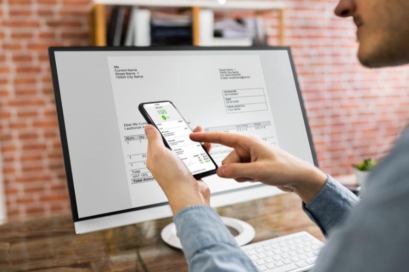 man using automated invoice