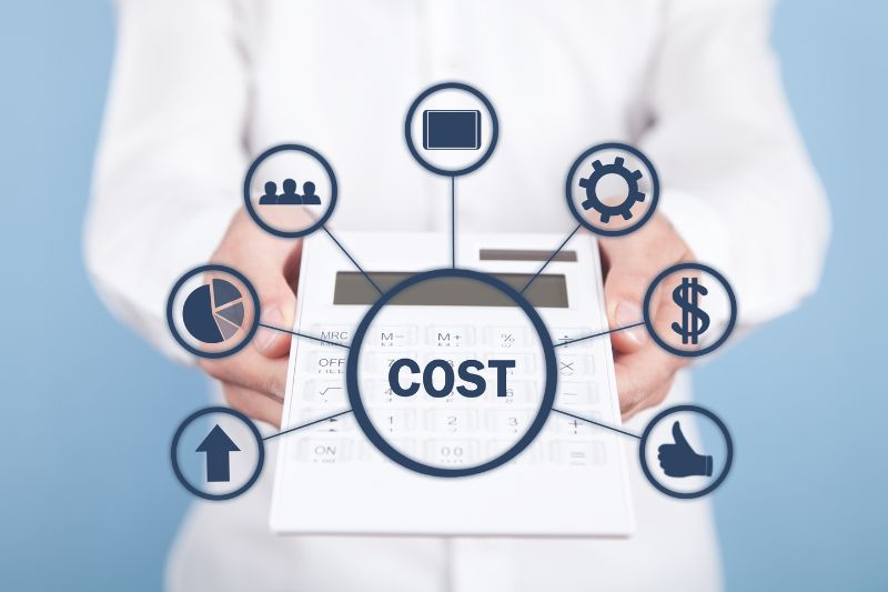 Cost-focused calculator graphic—highlighting key factors in how to choose the right accounting software for your business.